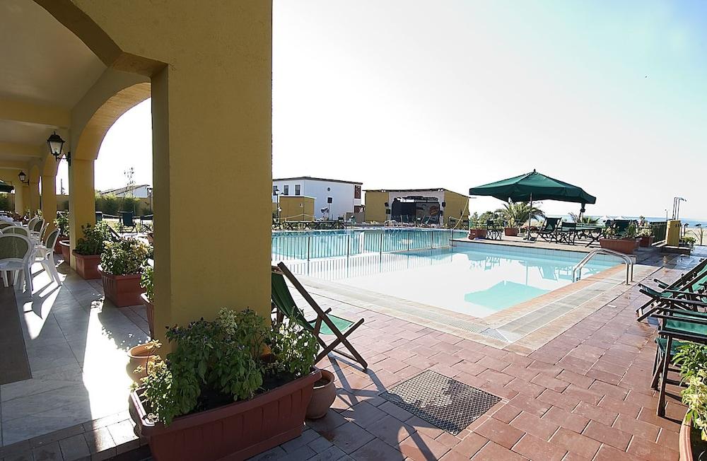 Marina Del Marchese Beach Resort Botricello Exterior foto